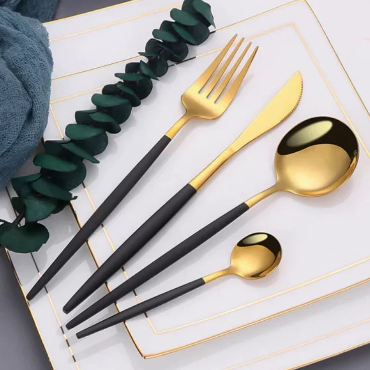 Set de tacamuri moderne 24 de piese, negru si auriu lucios, 13-21 cm